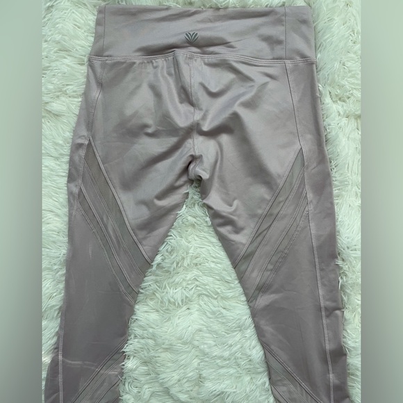Forever 21 Mauve Mesh Cut Out Athletic Leggings Size XS - Picture 6 of 13